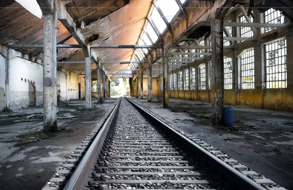 Oude verlaten fabriek — Stockfoto