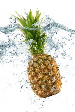 taze ananas suya düşen