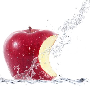 suya düşen taze elma