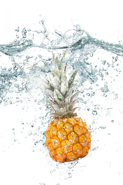 A víz alá tartozó friss ananász — Stock Fotó