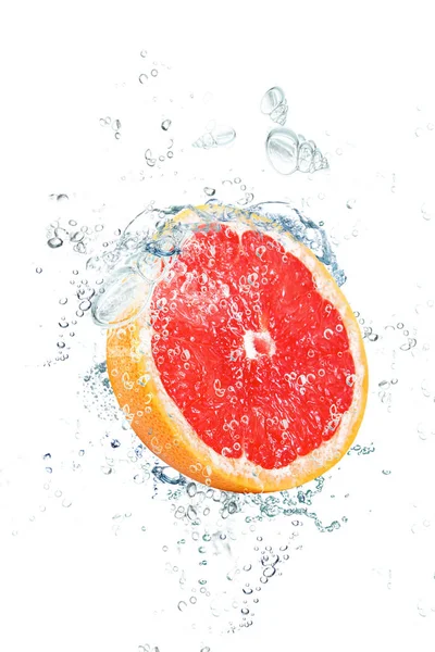 Grapefruit falling in water — Stock Photo, Image
