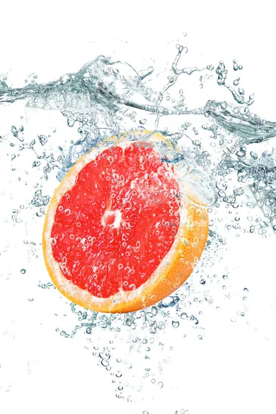 Grapefruit falling in water — Stock Photo, Image