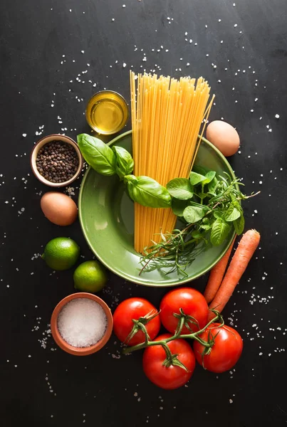 Preparazione di un piatto di pasta italiano — Foto Stock