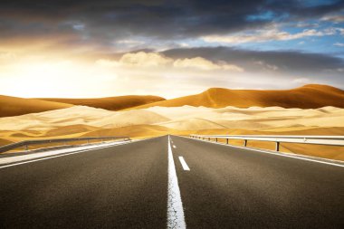 Çölde uzun bir yol