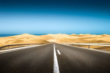 Çölde uzun bir yol