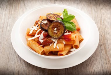 İtalyan makarna alla norma