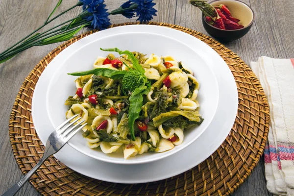 Pasta italiana con broccoli e rape — Foto Stock