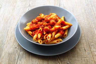 İtalyan makarna et sosu ile