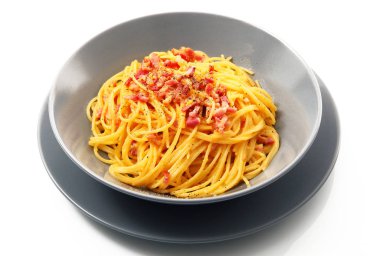 İtalyan spagetti carbonara soslu