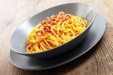 İtalyan spagetti carbonara soslu