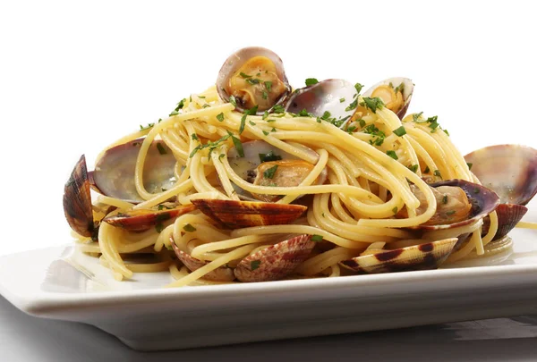 Włoskie spaghetti z małżami — Zdjęcie stockowe