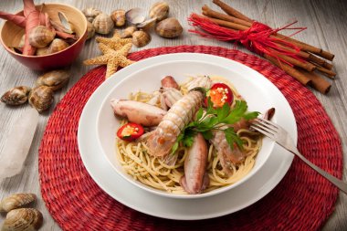 kalamar ve mantis karides spagetti