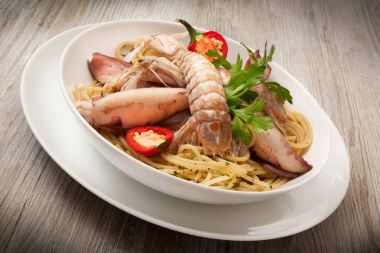 kalamar ve mantis karides spagetti