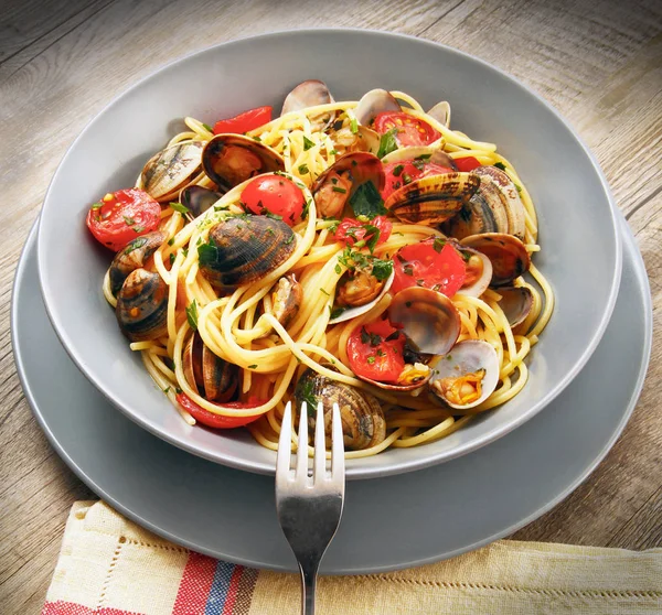 istiridye ile İtalyan spagetti