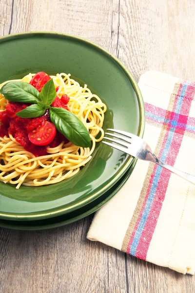 Spaghetti al basilico e pomodoro — Foto Stock