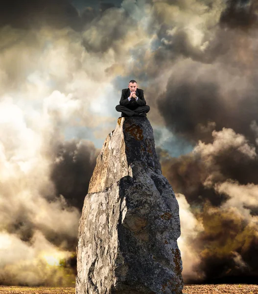 Man sitting on a big rock — Stock Photo, Image