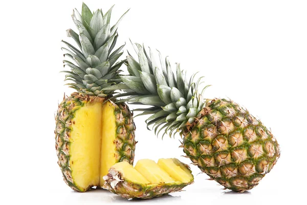 Ananász, fehér háttér — Stock Fotó