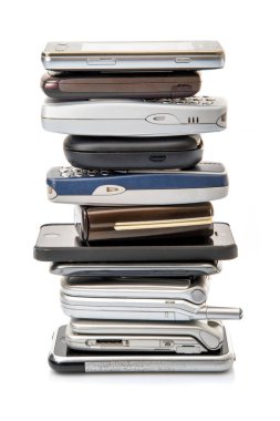 Beyaz arka plan üzerinde eski cep telefonu