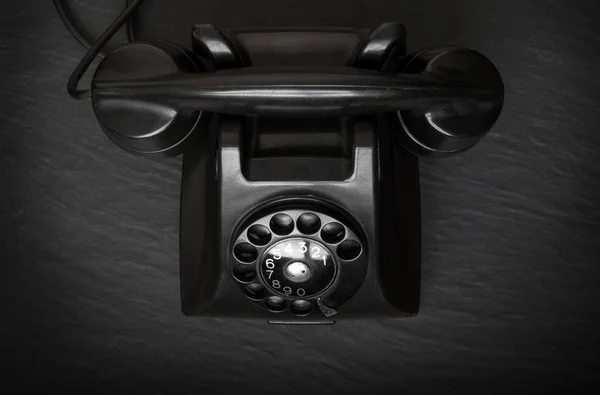 Παρωχημένες τηλέφωνο σε μαύρο φόντο — Φωτογραφία Αρχείου