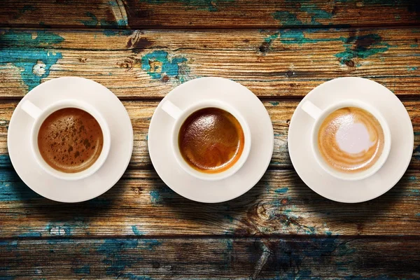 Italienischer Kaffee auf Holz Hintergrund — Stockfoto