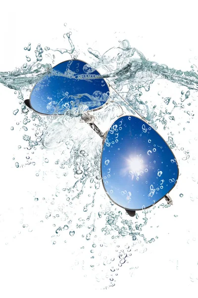 Szemüveg splash fehér háttér — Stock Fotó