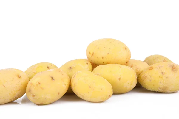 Φρέσκες πατάτες σε λευκό φόντο — Φωτογραφία Αρχείου