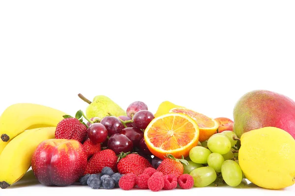 Fruta sobre fundo branco — Fotografia de Stock