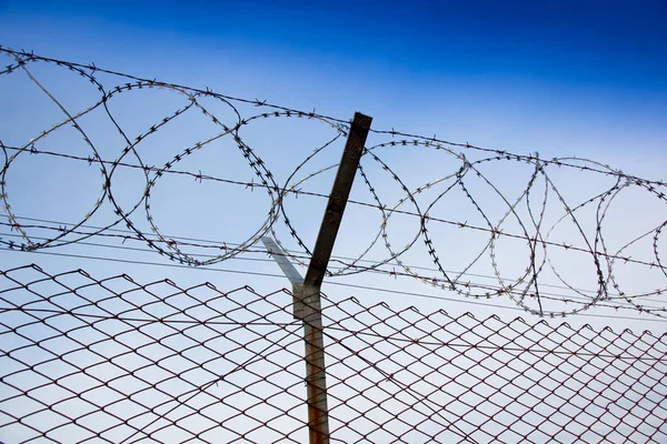 Images of barbed wire fence — Stock Photo, Image