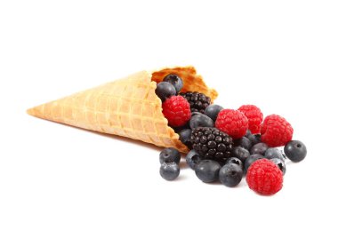 meyve çilek beyaz arka plan üzerinde