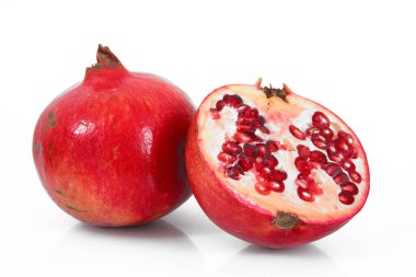 Beyaz arkaplanda nar