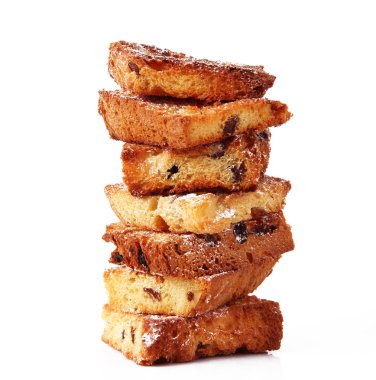 Beyaz arka plan üzerinde İtalyan panettone dilim