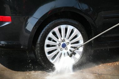 Oto yıkama istasyonu hizmetindeki eylem