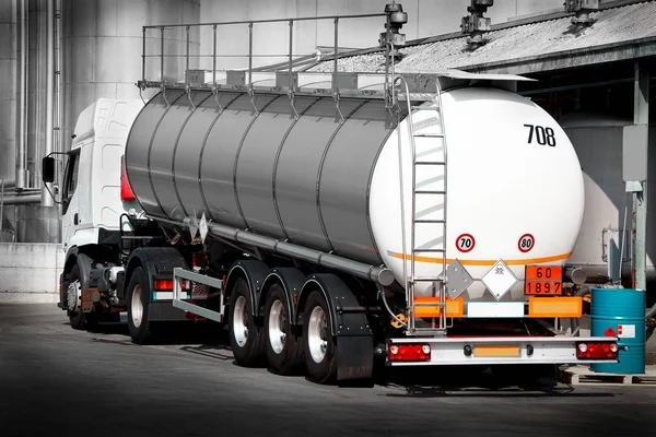 Tanker for the transport of solvent — Stock Photo, Image