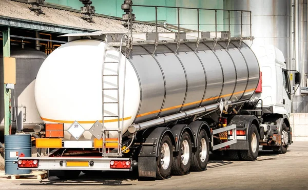 Tank voor het vervoer van oplosmiddel — Stockfoto