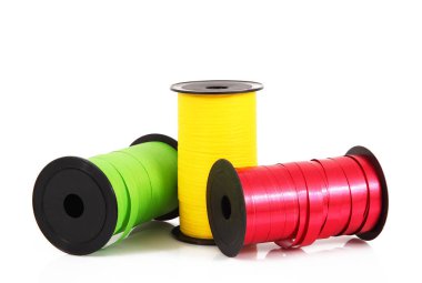 Beyaz arka planda kırmızı sarı ve yeşil şerit