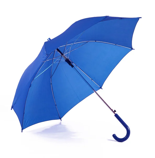 Geïsoleerde blauwe paraplu op witte achtergrond — Stockfoto