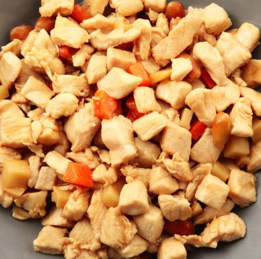 Bademli tavuk yemeği