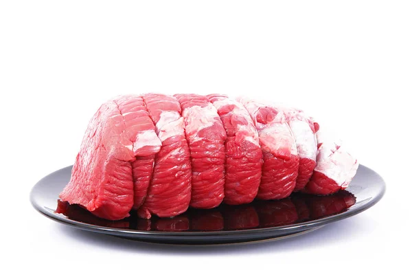 Ham sığır eti beyaz arka planda kızartma için — Stok fotoğraf
