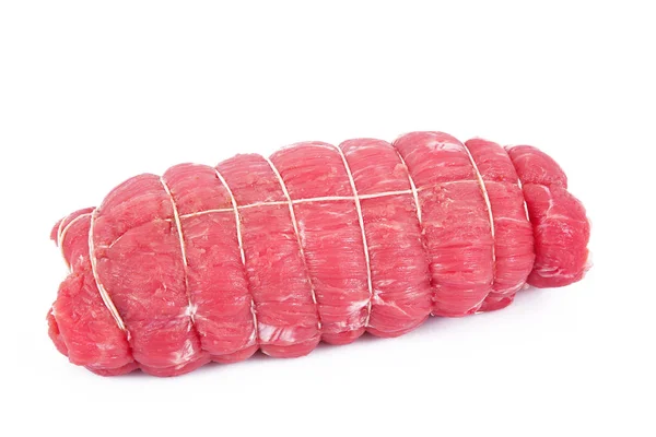 Carne di manzo cruda per arrosto su fondo bianco — Foto Stock