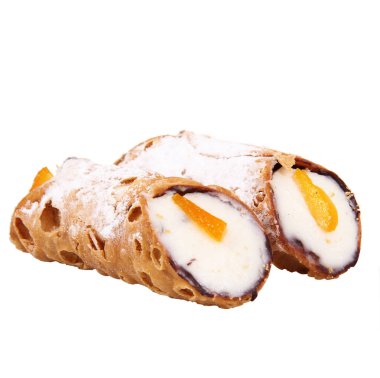 Sicilya cannoli beyaz arka planda