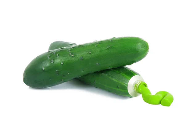 Komkommer als een buis van verf op witte achtergrond — Stockfoto