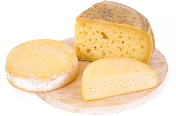 白い背景の元のイタリアのチーズ — ストック写真