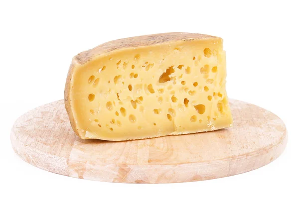 Original italienischer Käse auf weißem Hintergrund — Stockfoto