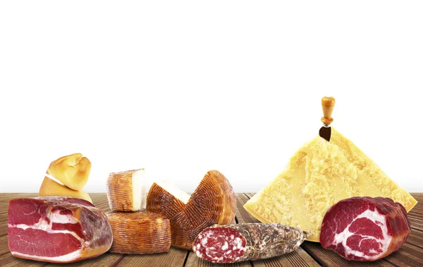 흰색 배경에서 이탈리아 살라미 햄과 치즈 콜라주 — 스톡 사진