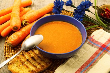 biyo malzemelerle geleneksel havuç çorbası