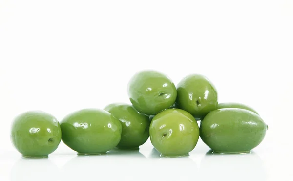 Olives isolées en fond blanc — Photo