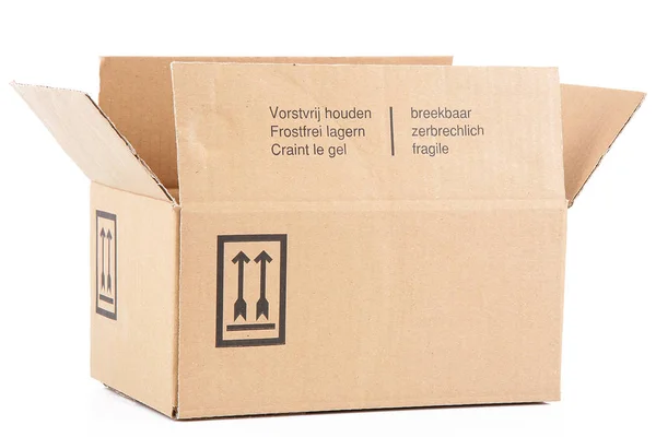 Kotak karton dengan latar belakang putih — Stok Foto