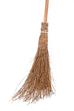 Beyaz arka planda eski adaçayı süpürge