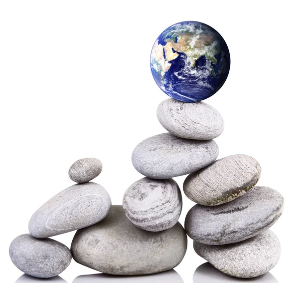 Planeet aarde op de rotsen — Stockfoto