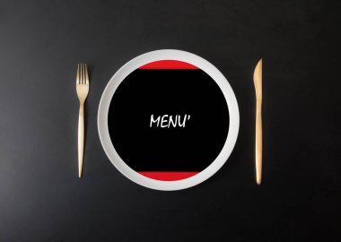 Menü çanak koyu arka planda